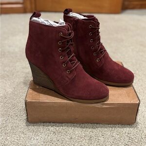 NWT (no box) Diba Women's Burgundy Blake Wedge Ankle Boots